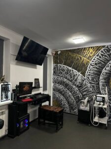 Лазерні апарати для видалення тату в студії Tattoo Empire